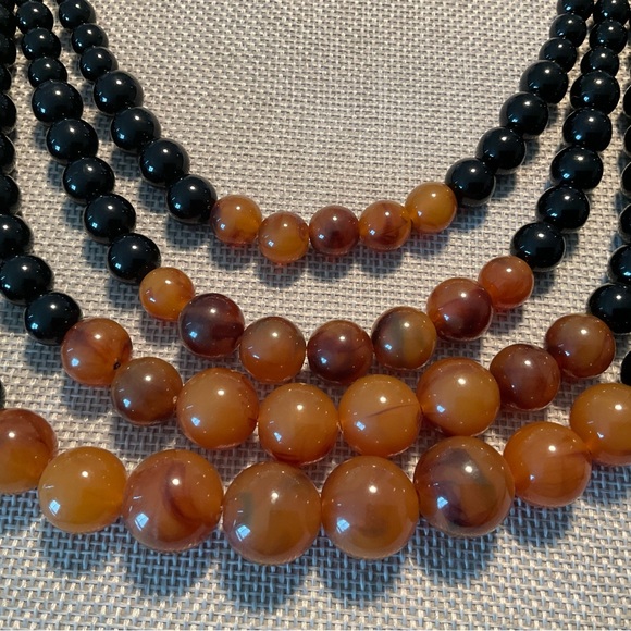 Liz Claiborne Beaded Necklace 🤍 🤎 - Picture 7 of 8